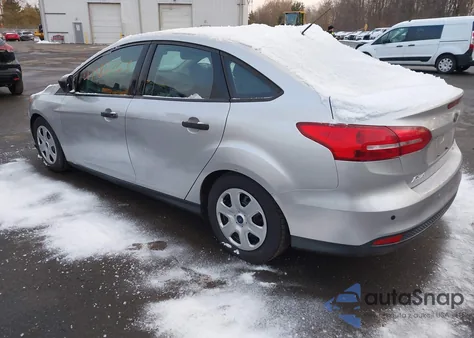 2016 Ford Focus S z USA, uszkodzony, nr VIN 1FADP3E24GL311082